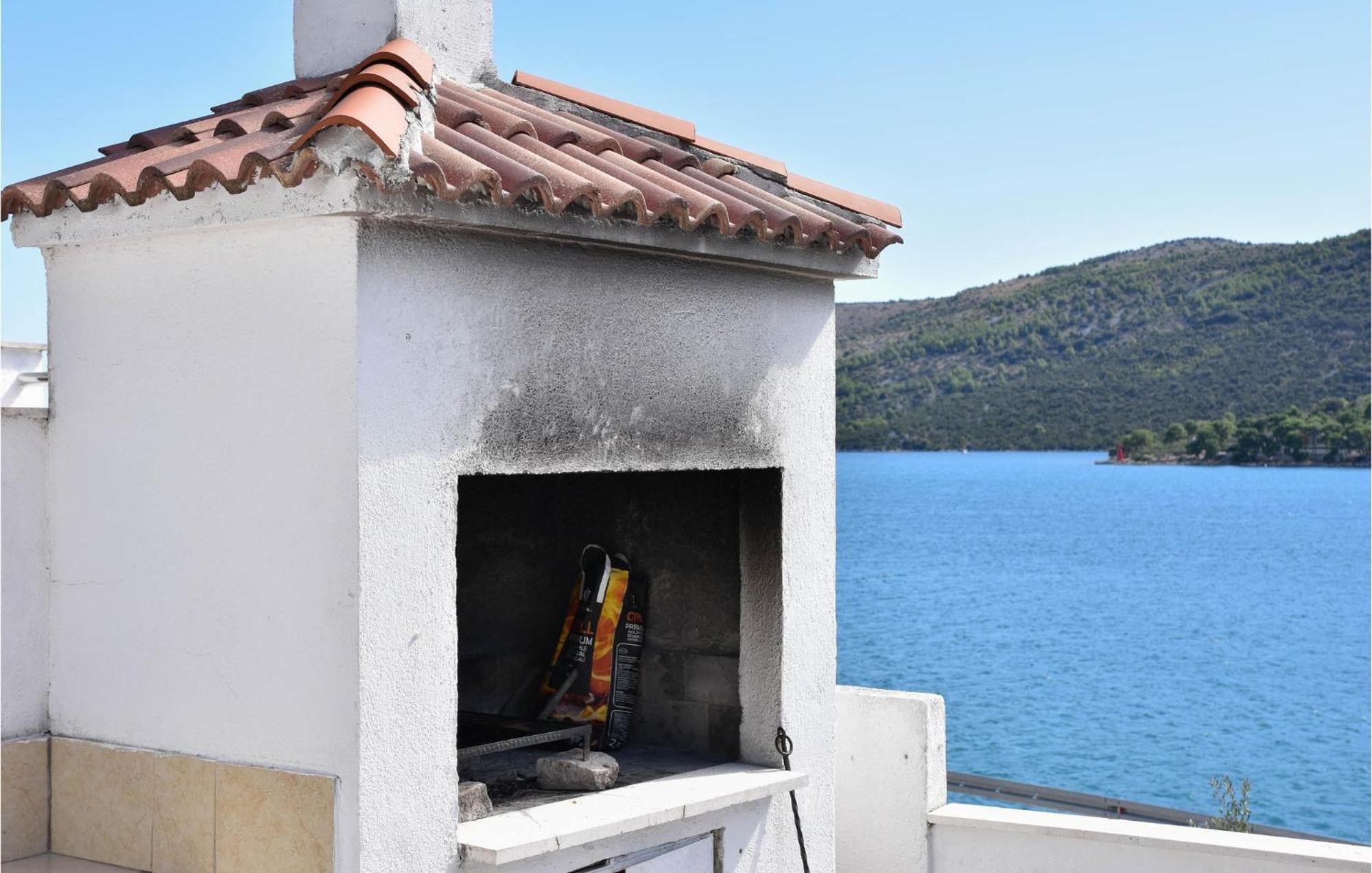 Nice Home In Poljica With House Sea View มารีนา ภายนอก รูปภาพ